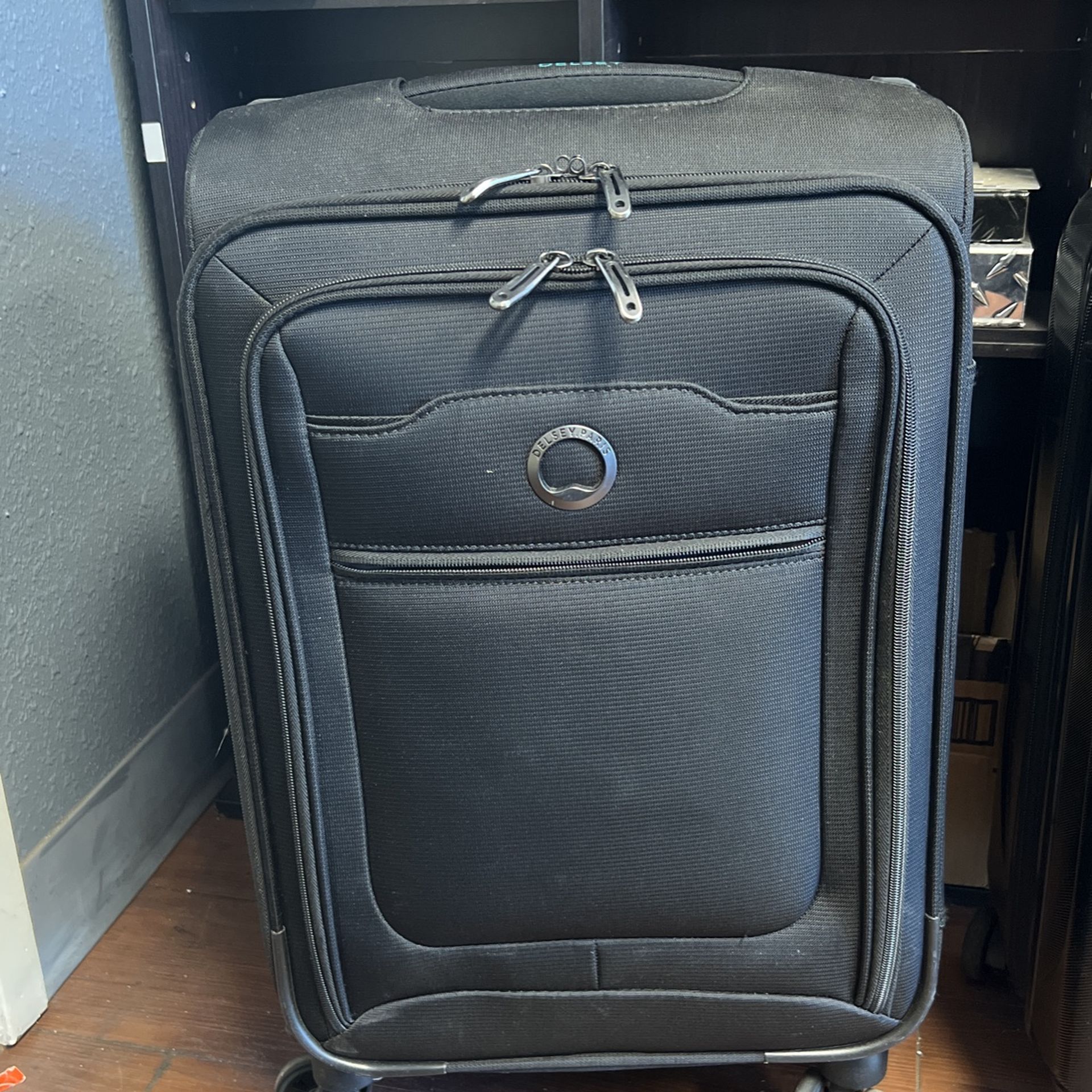 Delsey Paris Soft Sided Spinner Carryon/BLACK Lightly used.