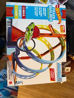 The Hot Wheels Track Builder Unlimited Corkscrew Twist Kit (model HDX79)