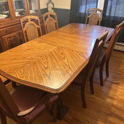 Dining room Table And Chairs 