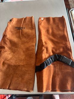Leather welding sleeves and welding gloves
