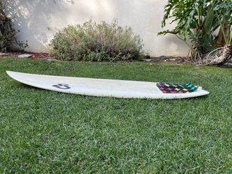 Boysen Quad Surfboard 5’8” 18 3/4 2 3/16
