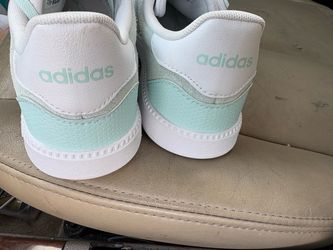 Adidas Sneakers – Women’s Size 7 | $22