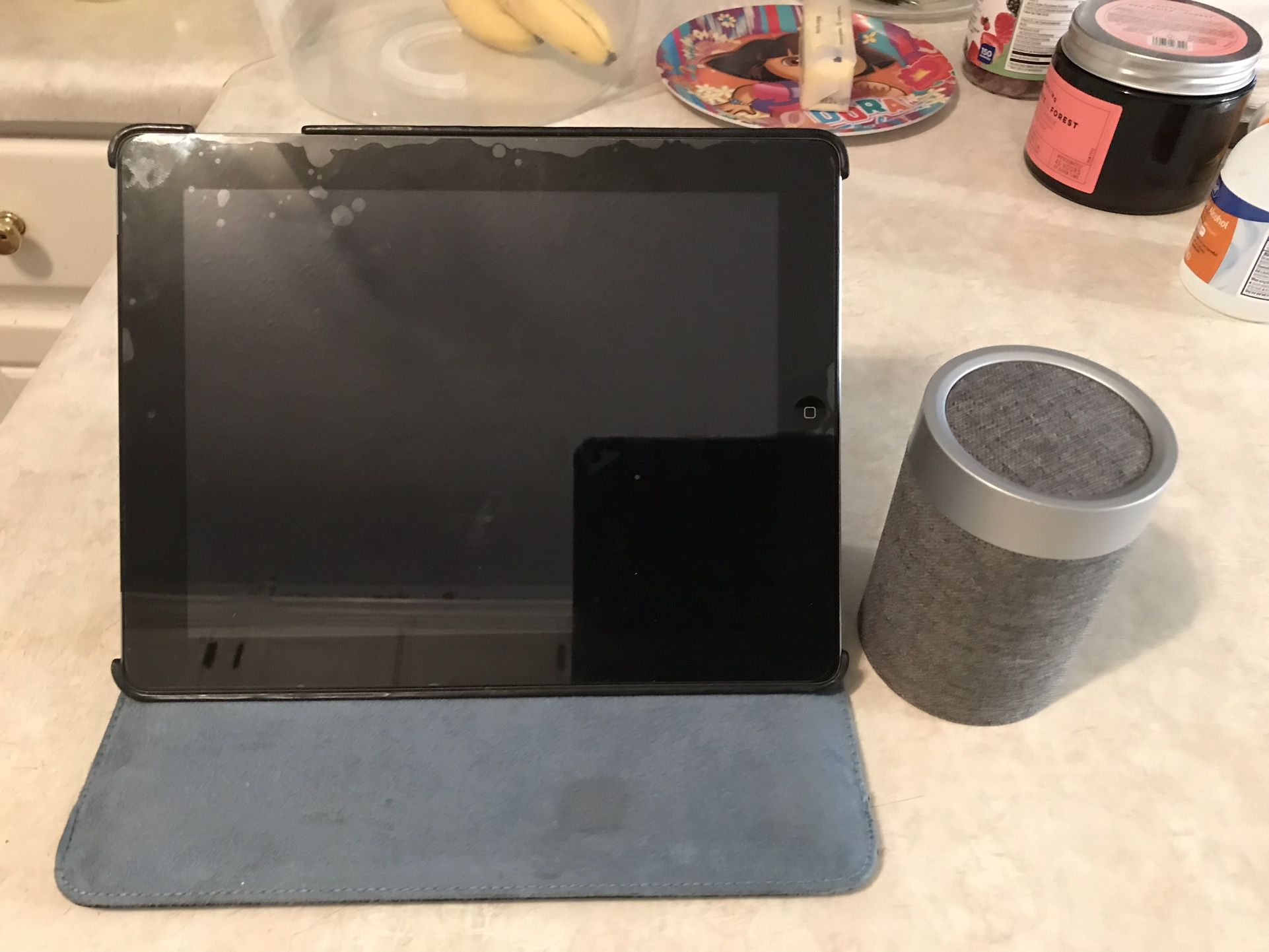 iPad 2nd Generation With Leather Case And Bluetooth Speaker