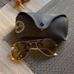 Ray-Ban Gold aviator Sunglasses 