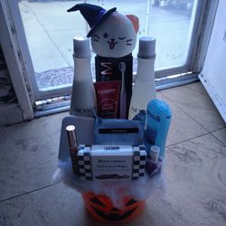 My gf is making Halloween Baskets (Women's)