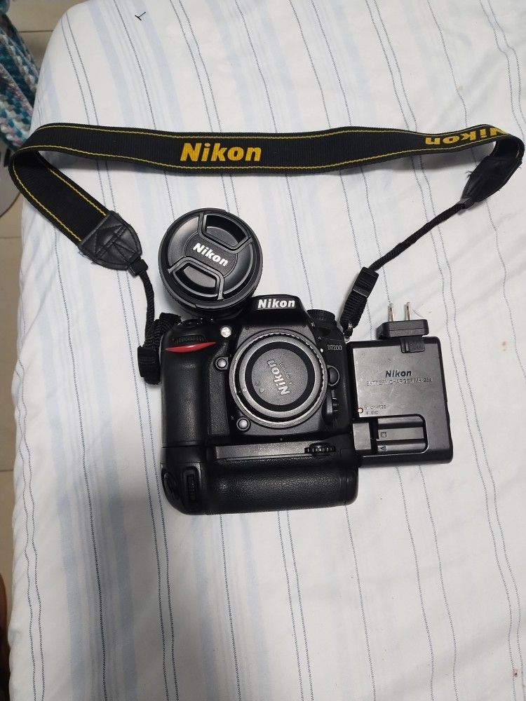 Nikon D7200 $400