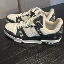 Louis Vuitton Trainer Sneaker  Black And White Size 11 