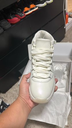 Wmns Air Jordan 11 Pearl