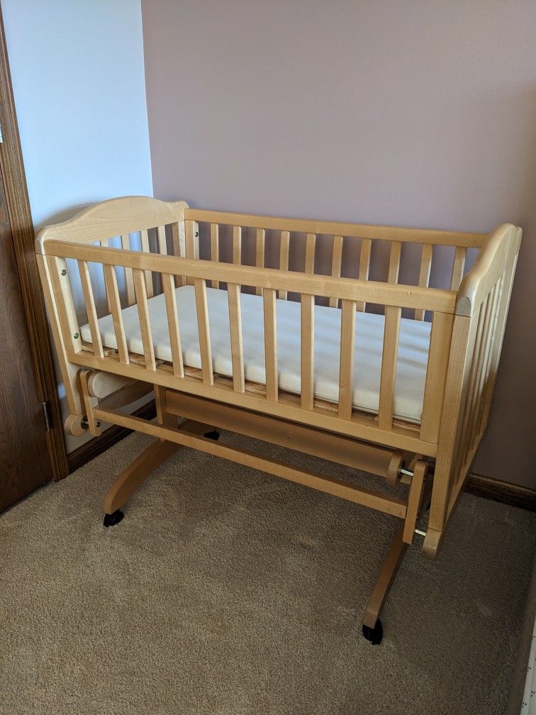 Rocking Cradle Glider Crib for Baby