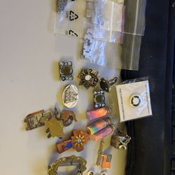 Fun little small lot a group of miscellaneous jewelry pieces, charms, etc. group a5