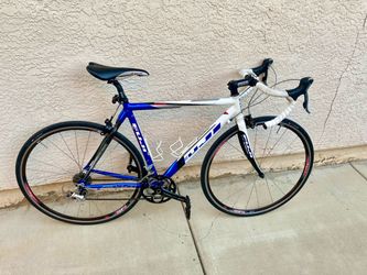 FUJI Roubaix Road Bike
