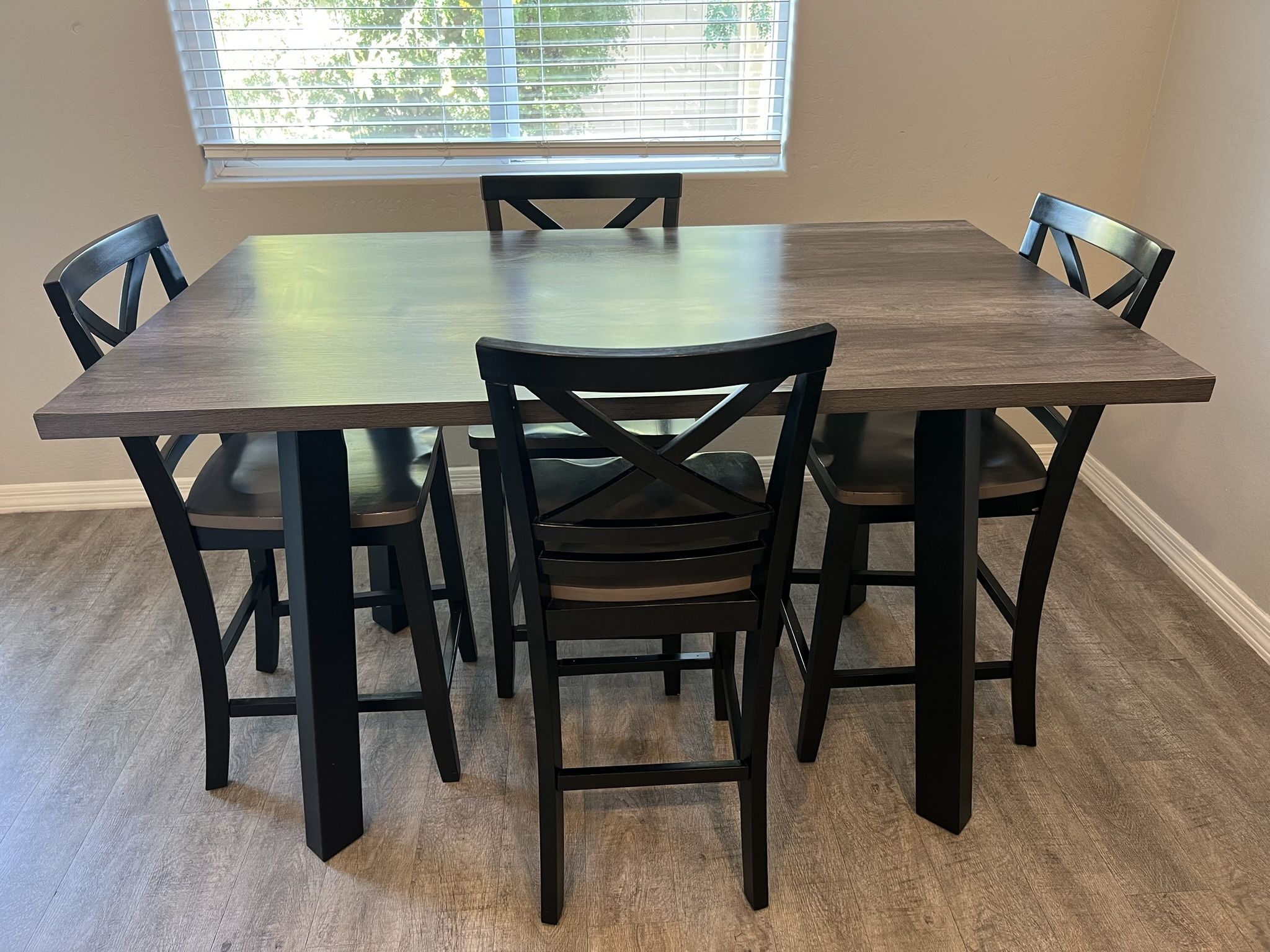 Kitchen Table + 4 Chairs