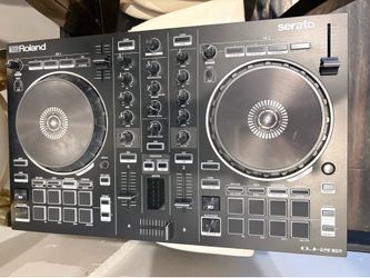 Roland dj-202 with 4 deck capability
