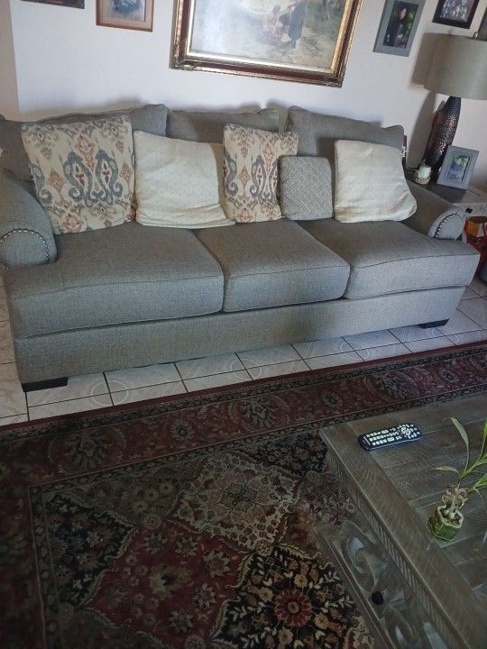 2 Sofas 