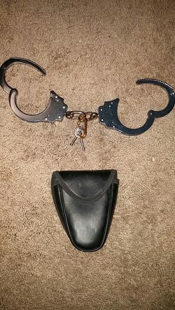 Peerless handcuffs w/2 keys