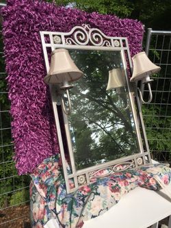 Mirror with non-working lights