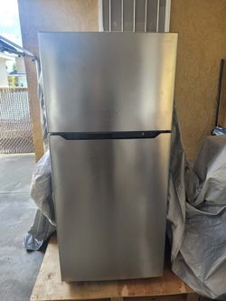 Fridge w/ freezer