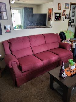 Very nice couch for sale