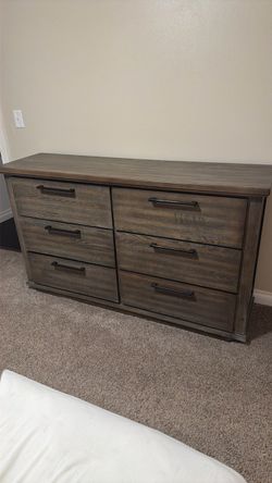Bedroom dresser set