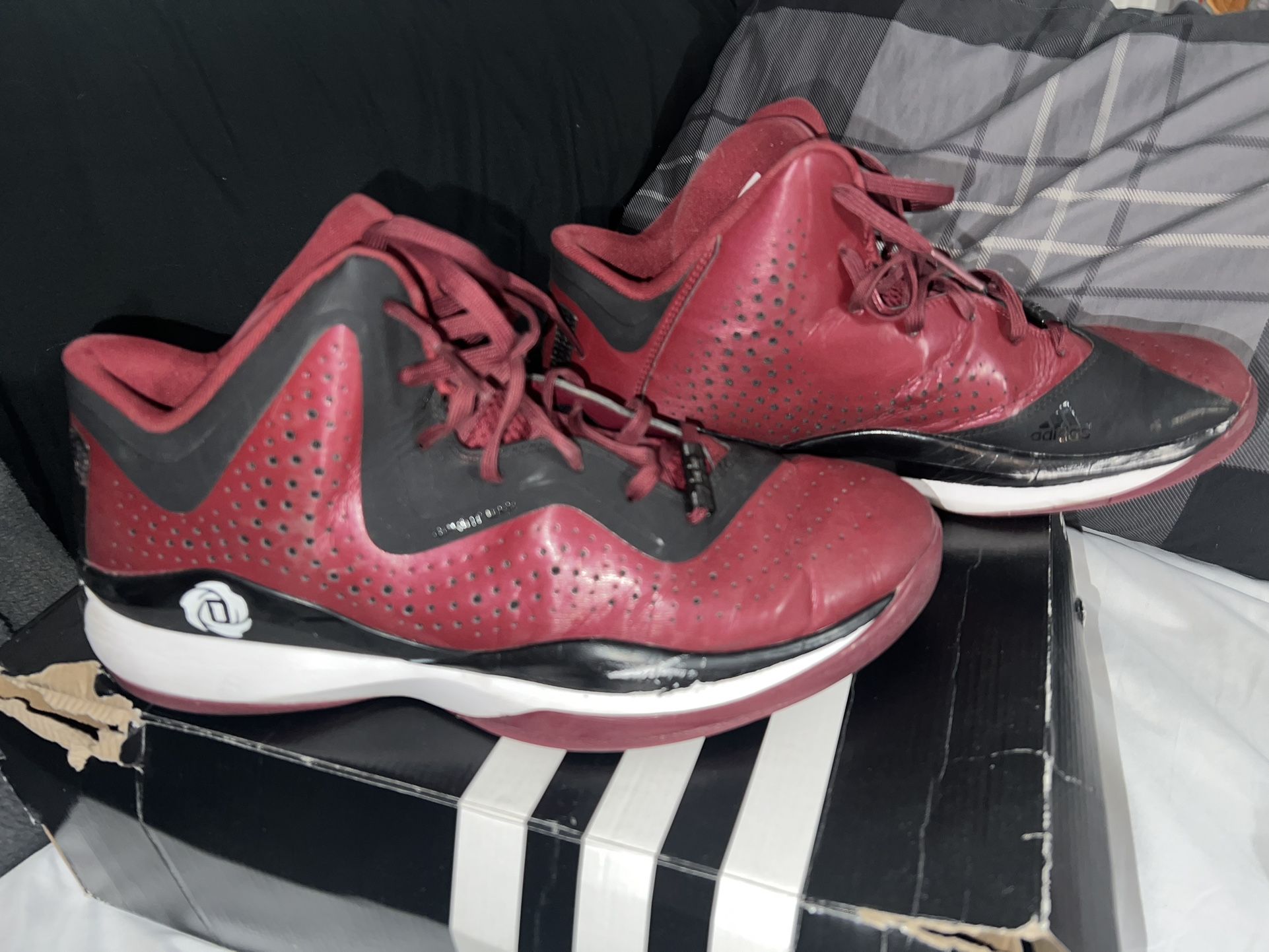 Basketball shoes Derek Rose