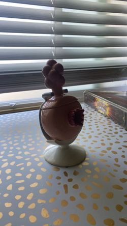 Salt and pepper shaker