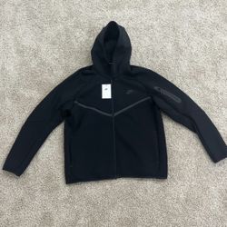 Black nike tech fleece zip up size large