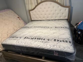NEW MATTRESS KING SIZE PLUSH WITH BOX SPRING