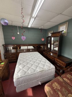 Full/Queen size bedroom set