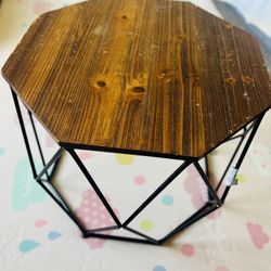 COFFEE TABLE $10
