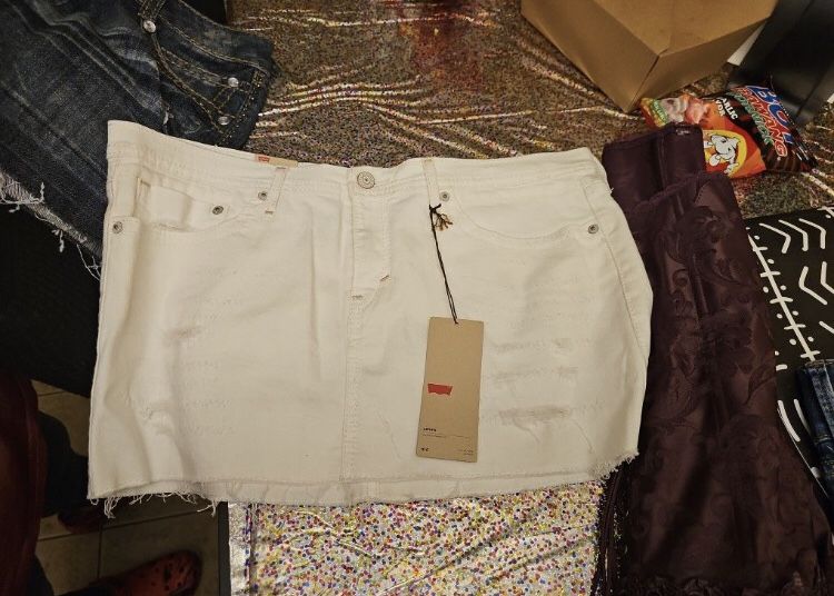 Levi's White Denim Skirt 31