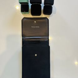 Elegant and high-quality velvet boxes for rings, earrings, or small jewelry. Perfect for gifting, selling handmade pieces, or storing your own treasur