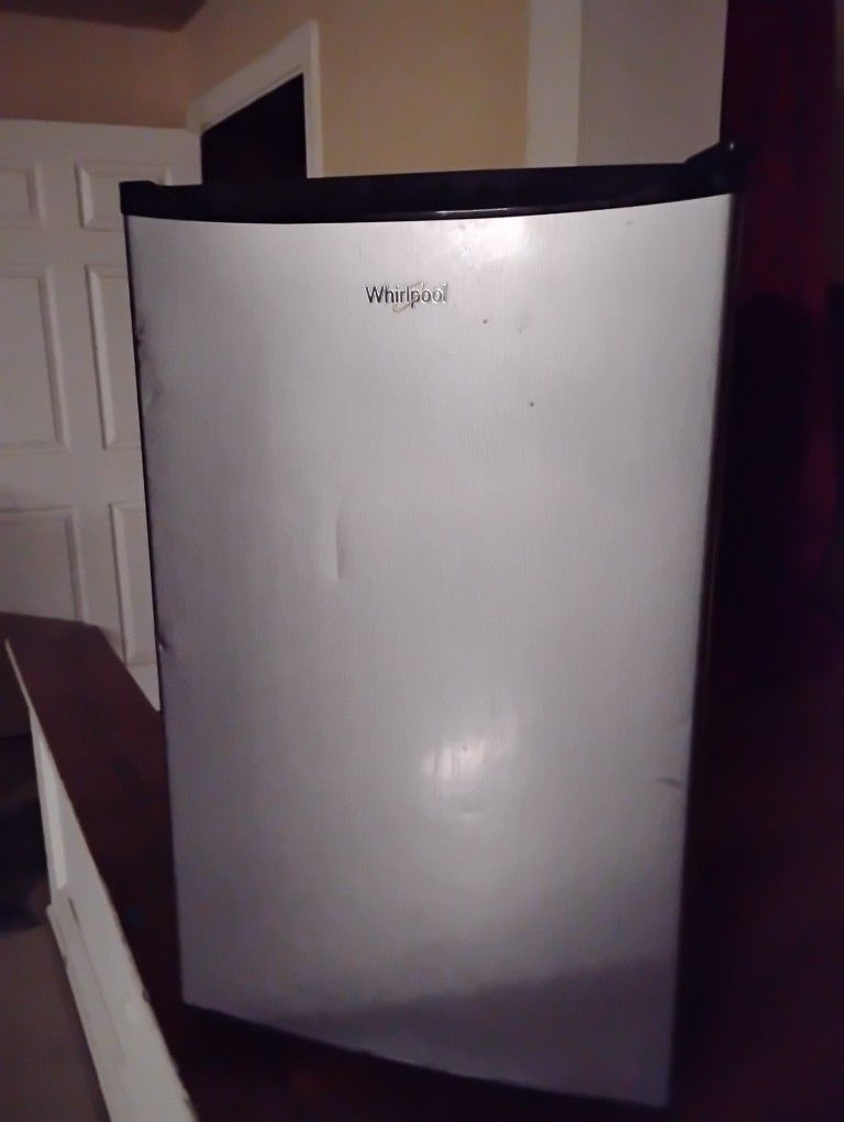 Whirlpool Mini Fridge (Cash Or Cash App Only)