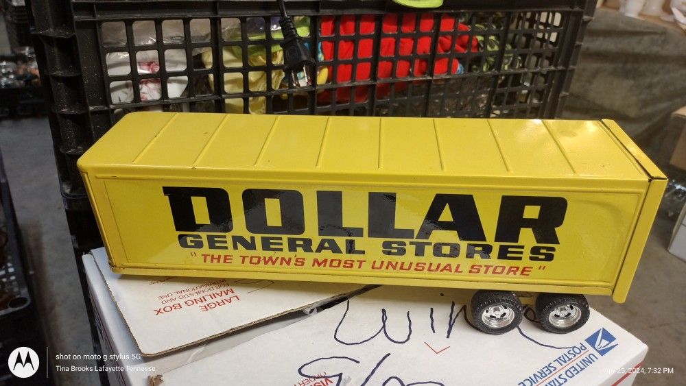 Earl Collectible Diecast Dollar General Tractor Trailer 1:24th Scale