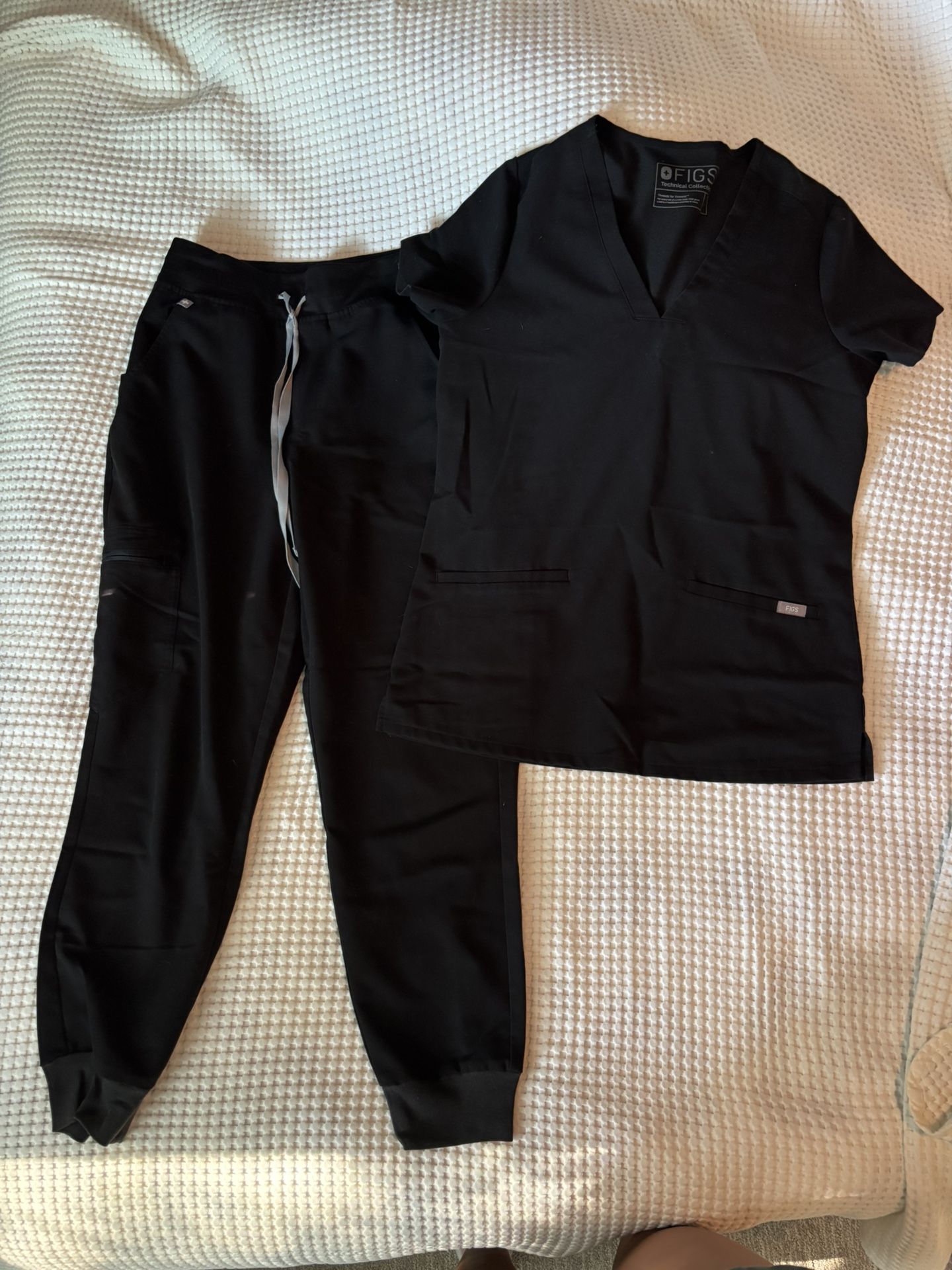 Women’s Figs Scrubs Jogger Small Bottom/Extra Small Top - Black