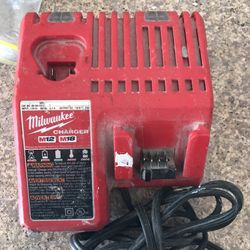 Milwaukee M12/M18batery Charger