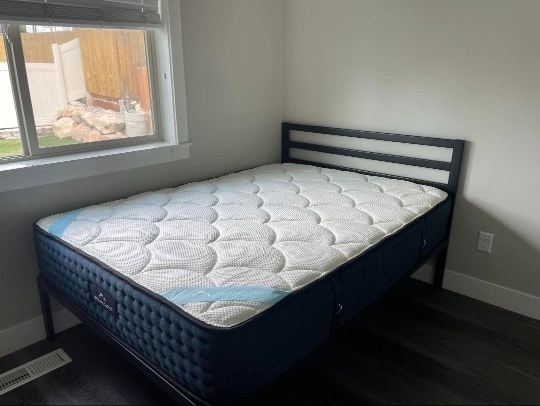 The DreamCloud Premier, Queen, Like New, Perfect Condition. Used 10 Days