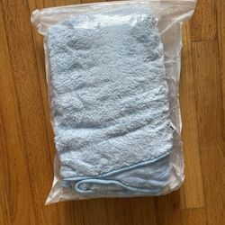 This is a light blue coral-fiber (or microfiber) towel. • Hair-drying Towel: This material has excellent water absorption and is often used to wrap ha