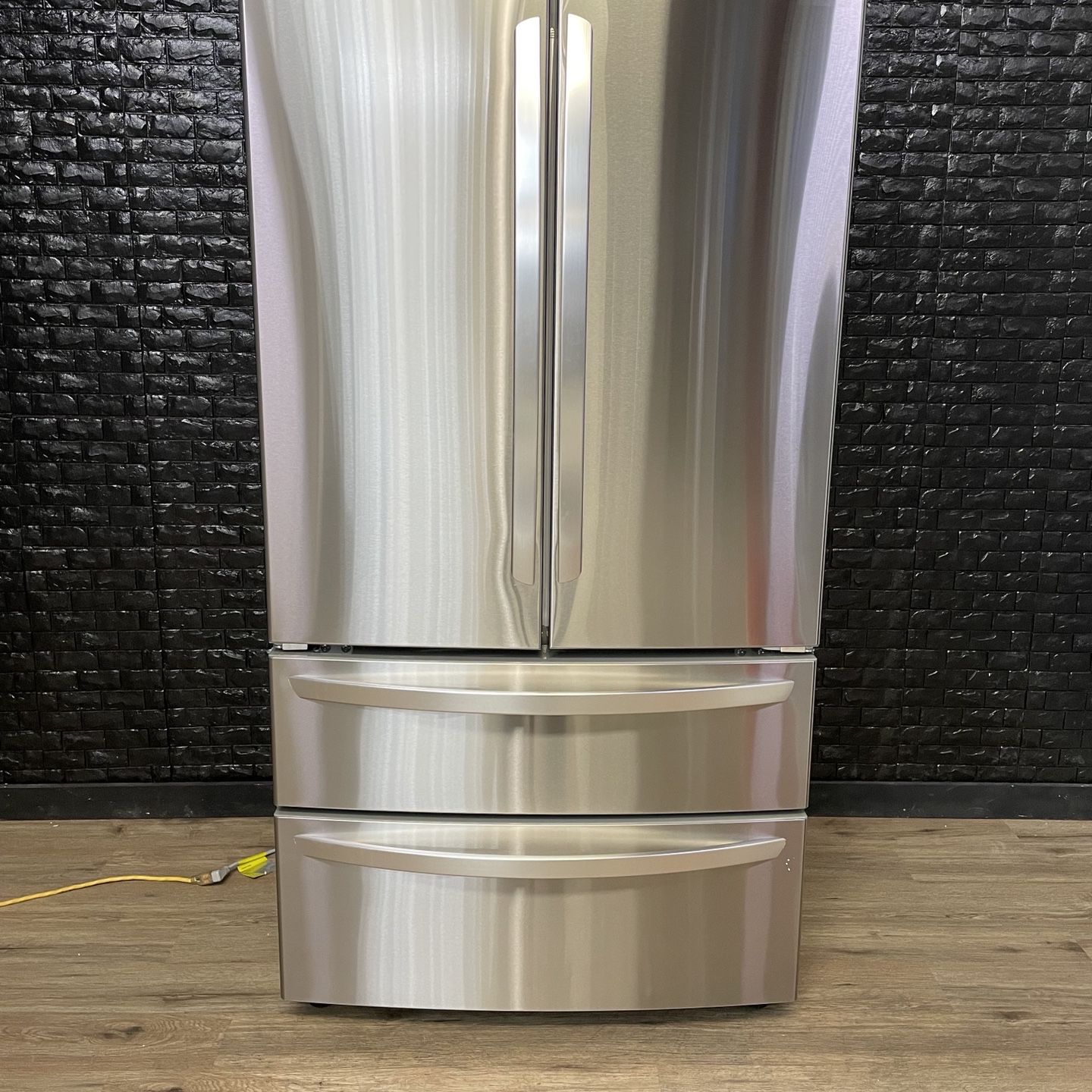 LG Refrigerator w/Warranty! R1693A