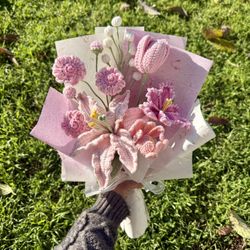 Crochet pink lily and daisy bouquet