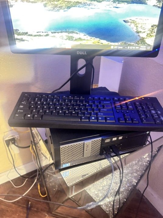 Dell Desktop Computer 