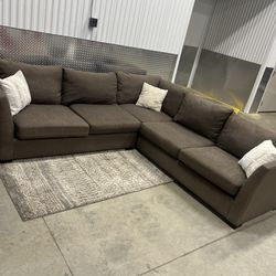 *Free Delivery* 🚚 Modern Dark Gray Sectional!