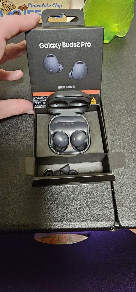 LIKE NEW! Barely used! Samsungs Buds2 Pro