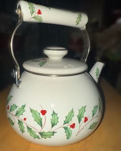 Lenox Holiday Kettle 