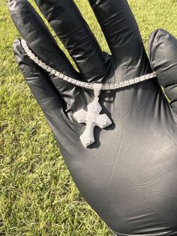 18 inch tennis chain & cross pendent