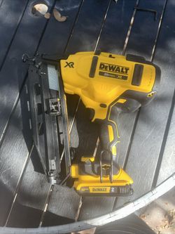 DEWALT  20V Cordless Finish Nailer Kit