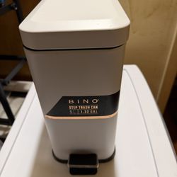 Small garbage can 