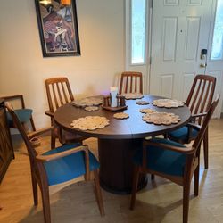 MCM Danish Round Expanding Dining Table