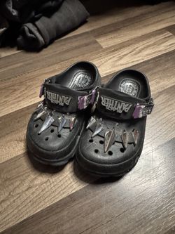 Crocs Black panther