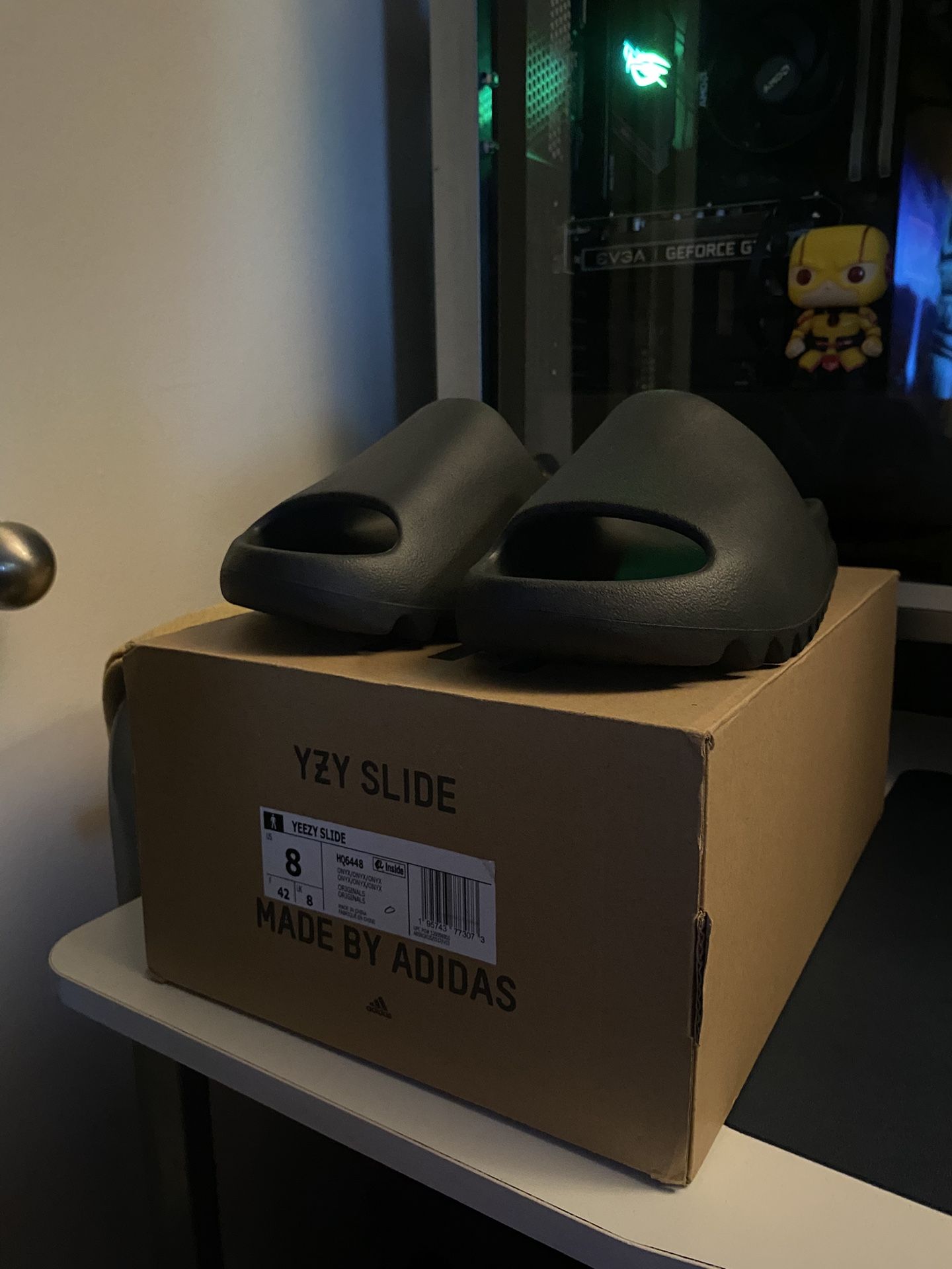 Adidas Yeezy Slides Onyx Size 8 Men