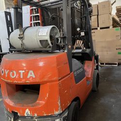 forklift with pliers